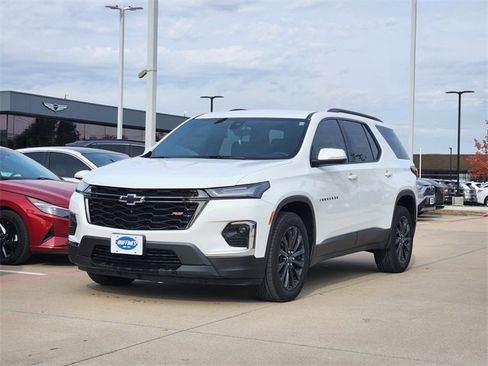 Used 2023 Chevrolet Traverse RS image 2