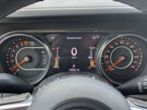 Used 2019 Jeep Wrangler Unlimited Sahara AWD/4WD image 11