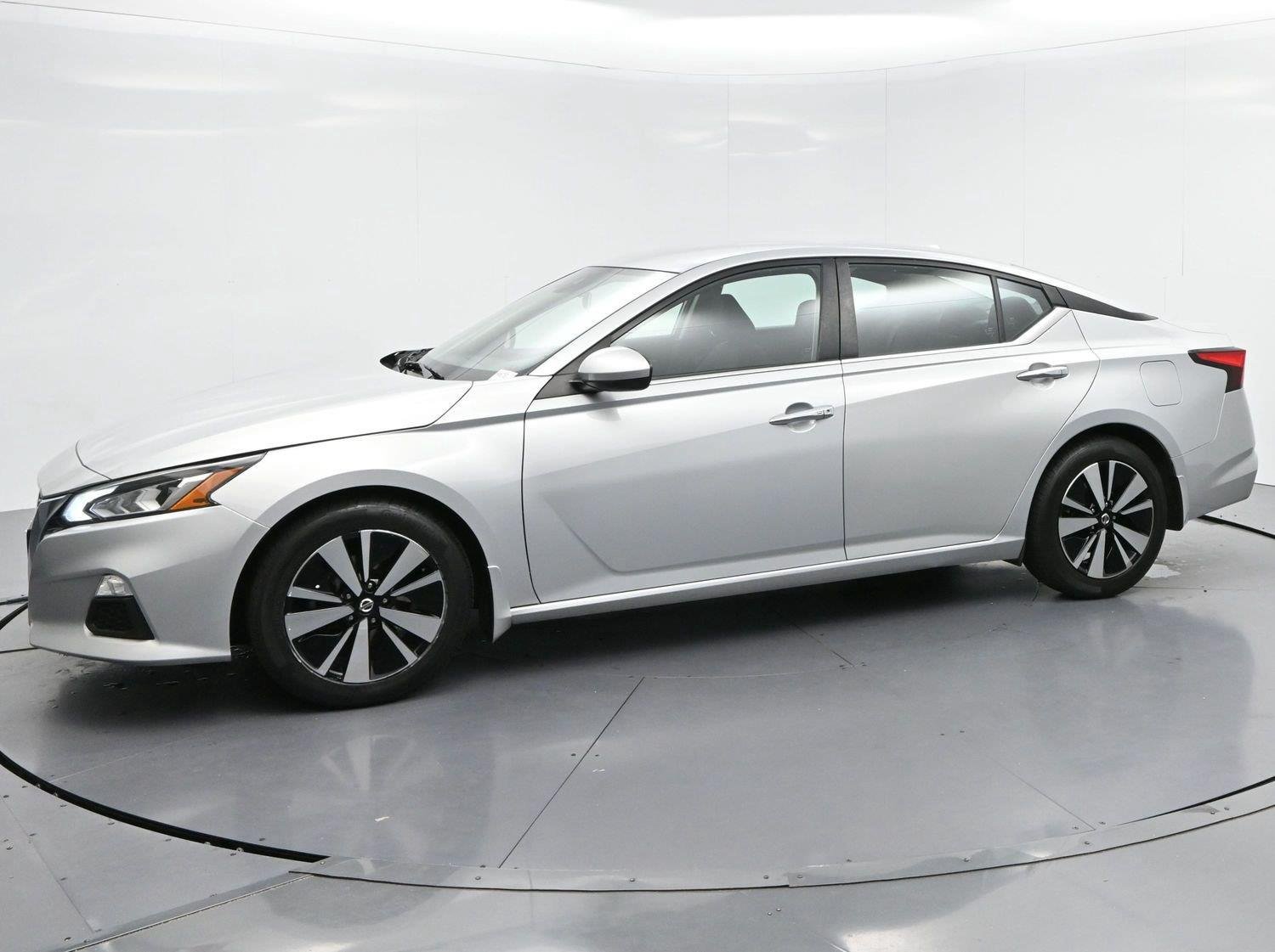 Used 2022 Nissan Altima 2.5 SV FWD image 4