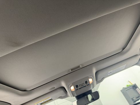 Used 2021 Toyota Highlander XLE FWD image 14