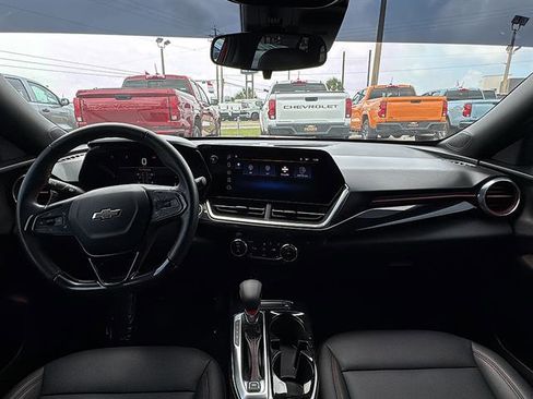 Used 2024 Chevrolet Trax RS w/ Sunroof Package FWD image 19