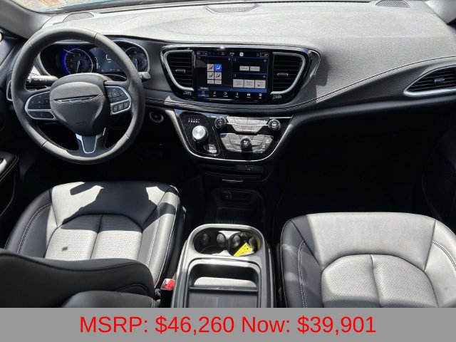 New 2027 Chrysler Pacifica Select FWD image 2