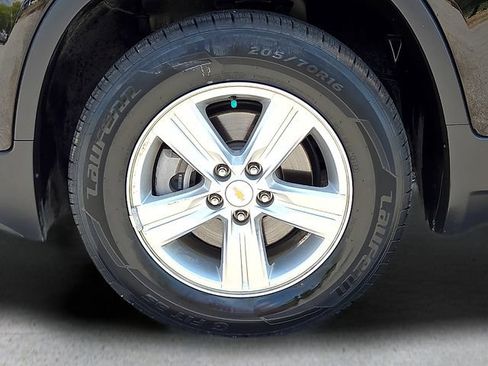 Used 2022 Chevrolet Trax LT w/ LT Convenience Package AWD/4WD image 9