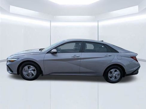 Certified 2026 Hyundai Elantra SE FWD image 7