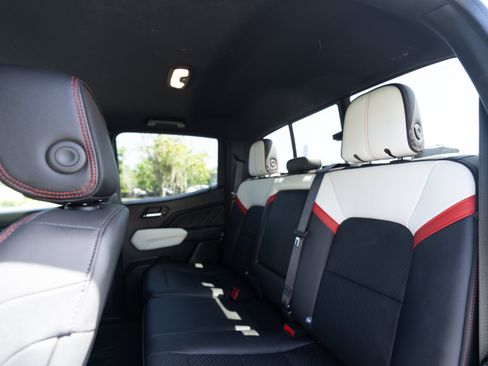 Used 2024 GMC Canyon AT4X AWD/4WD image 9