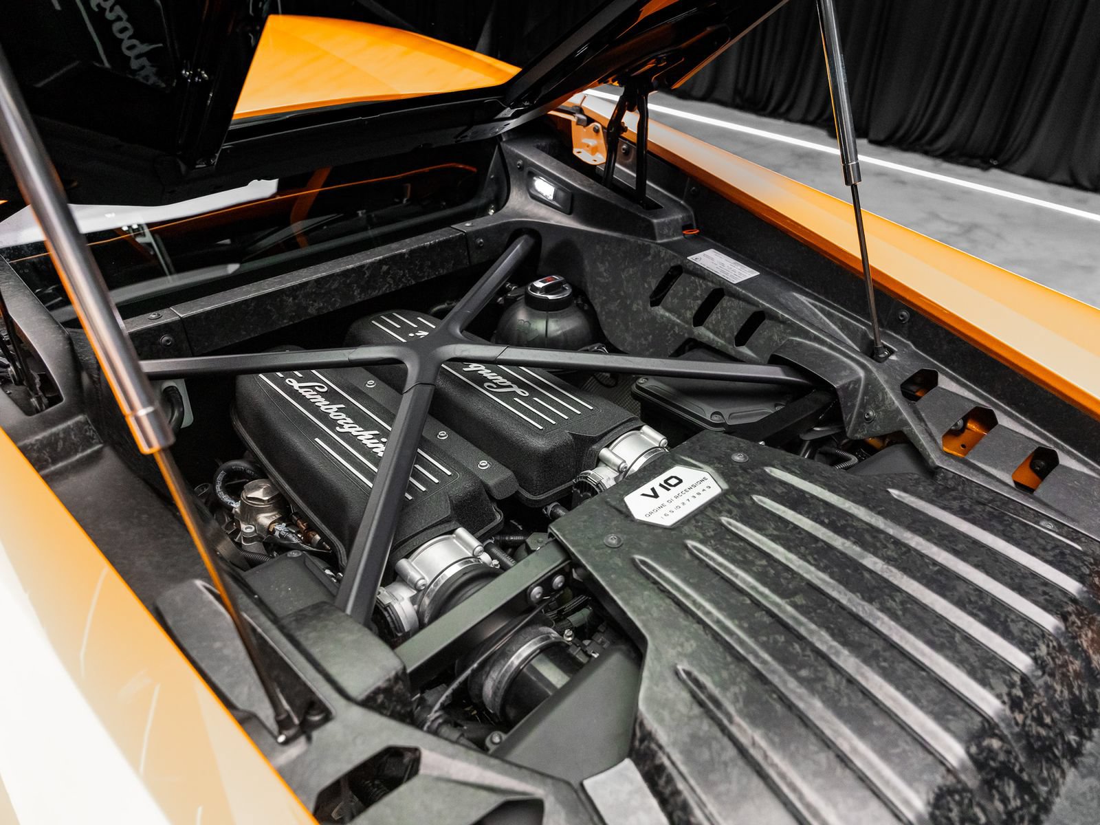 Used 2018 Lamborghini Huracan LP 580-2 RWD image 39