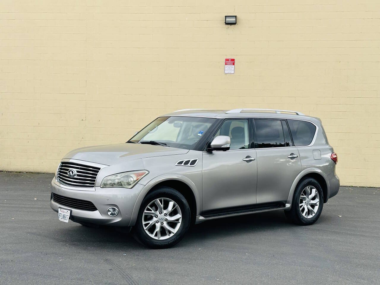 Used 2013 INFINITI QX56 4WD w/ Theater Pkg image 4