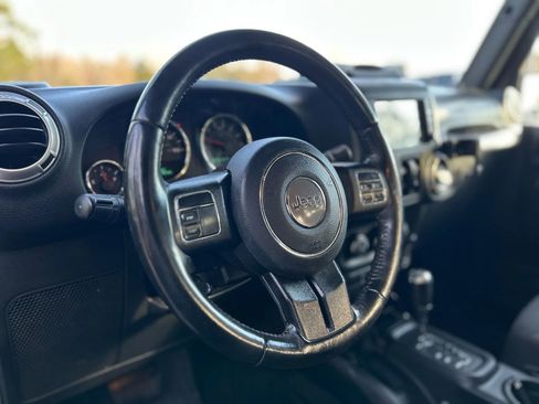 Used 2018 Jeep Wrangler Unlimited Sahara image 14