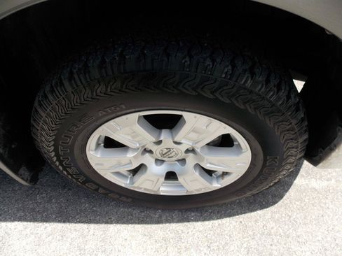 Used 2017 Nissan Titan SV RWD image 18