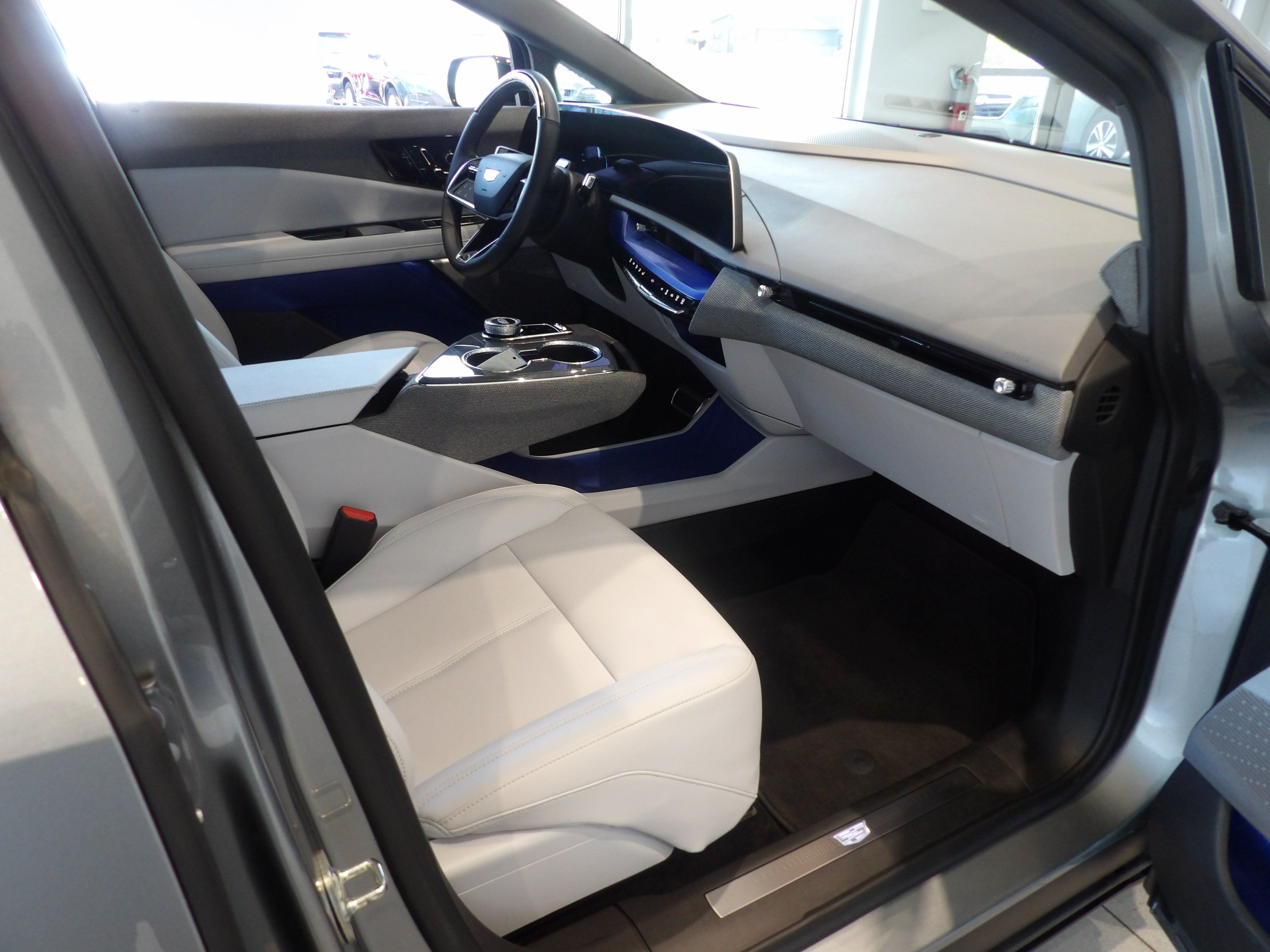 Used 2025 Cadillac Optiq Sport 1 AWD/4WD image 23