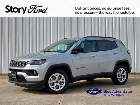 Used 2025 Jeep Compass Latitude AWD/4WD image 1
