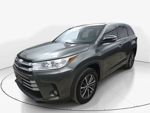 Used 2017 Toyota Highlander XLE FWD image 10