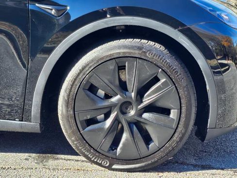 Used 2023 Tesla Model Y Long Range image 16