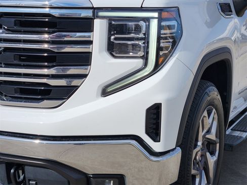 Used 2023 GMC Sierra 1500 SLT image 9