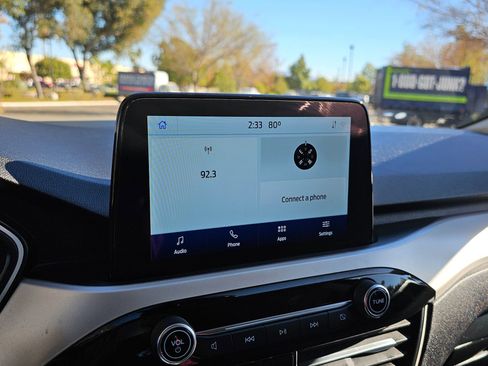 Used 2022 Ford Escape SE image 30