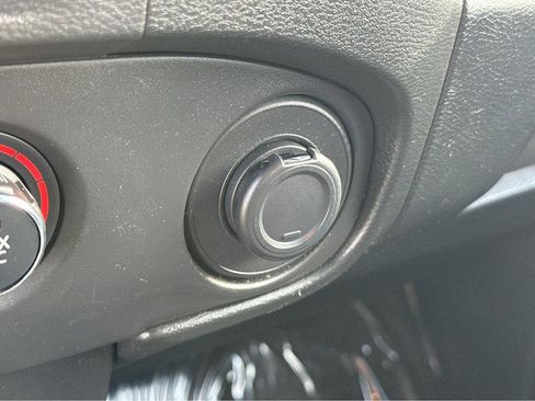 Used 2023 Nissan Frontier SV w/ Midnight Edition Package image 27