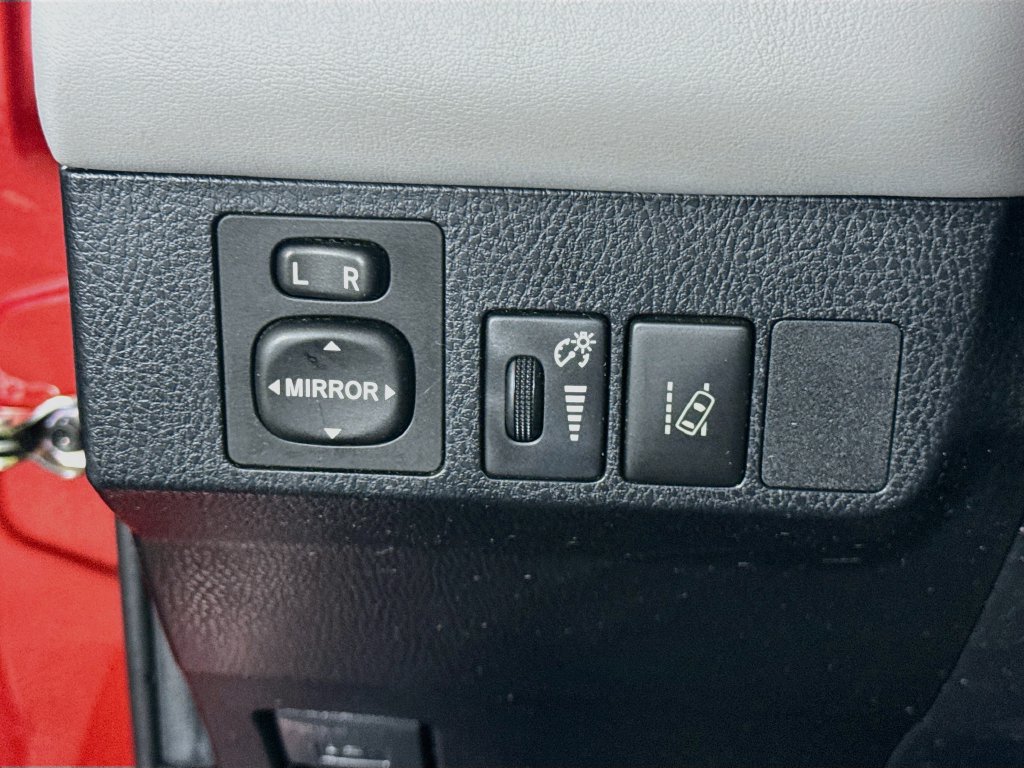 Used 2017 Toyota RAV4 XLE FWD image 18