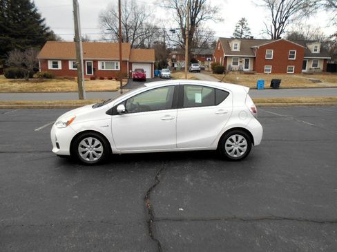 Used 2013 Toyota Prius C Two image 5