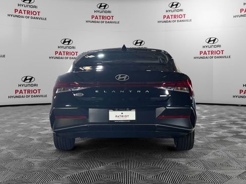 New 2025 Hyundai Elantra Limited image 7