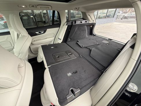 Used 2024 Volvo V60 B5 Cross Country Plus image 41