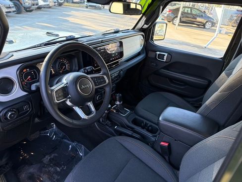 Used 2024 Jeep Wrangler Sahara image 12