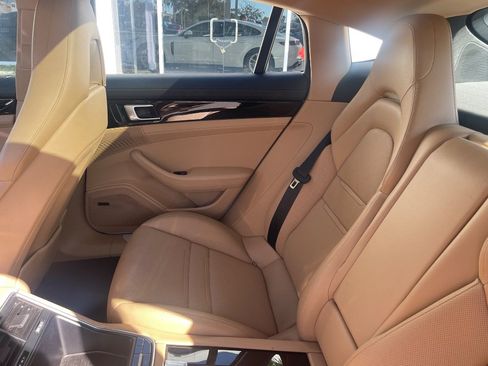 Used 2018 Porsche Panamera RWD image 16