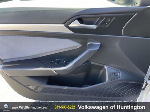 Certified 2025 Volkswagen Jetta SE w/ Sunroof Package image 14