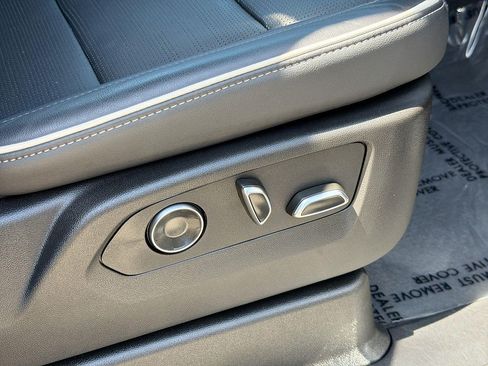 Used 2025 Cadillac Escalade ESV Sport AWD/4WD image 33