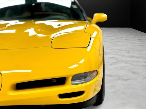 Used 2001 Chevrolet Corvette Coupe w/ Preferred Equipment Group2 RWD image 23