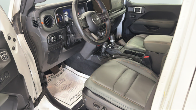 Used 2024 Jeep Gladiator Mojave AWD/4WD image 30
