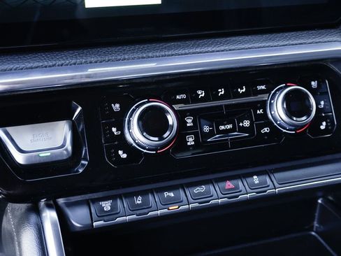 Used 2024 GMC Sierra 3500 Denali w/ Denali Reserve Package image 34