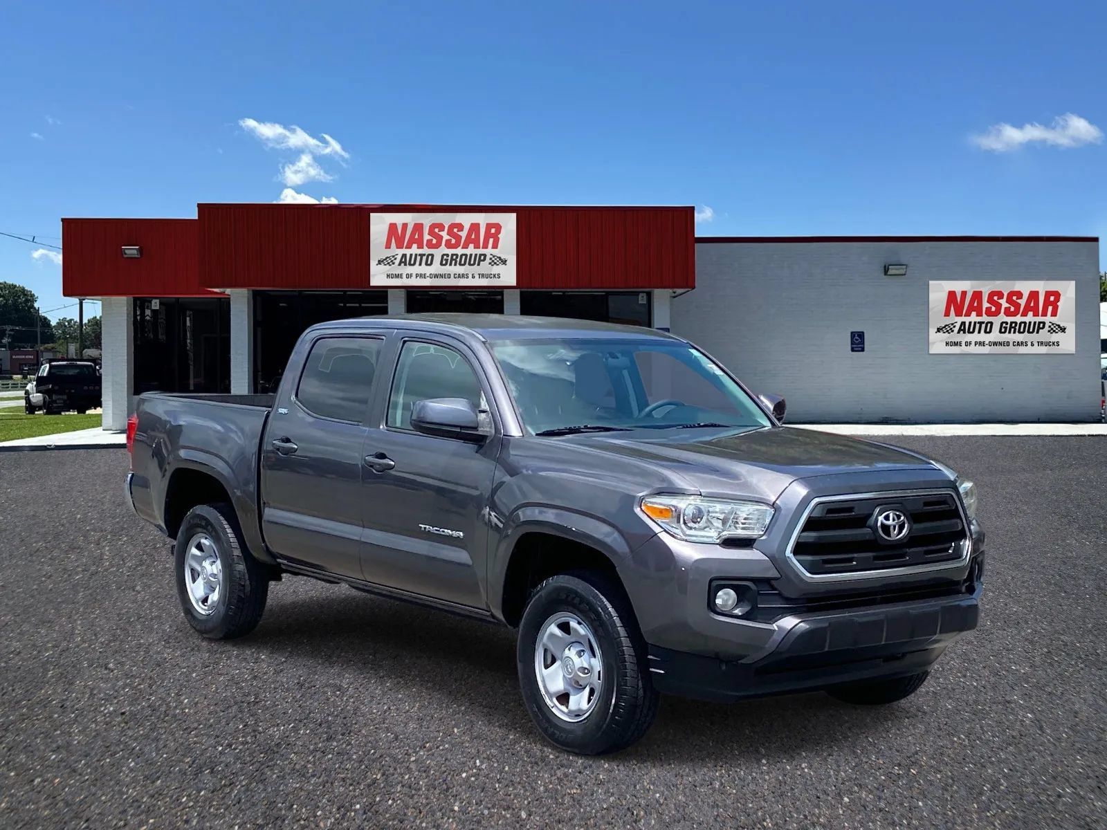 Used 2016 Toyota Tacoma SR5 w/ Towing Package RWD image 3