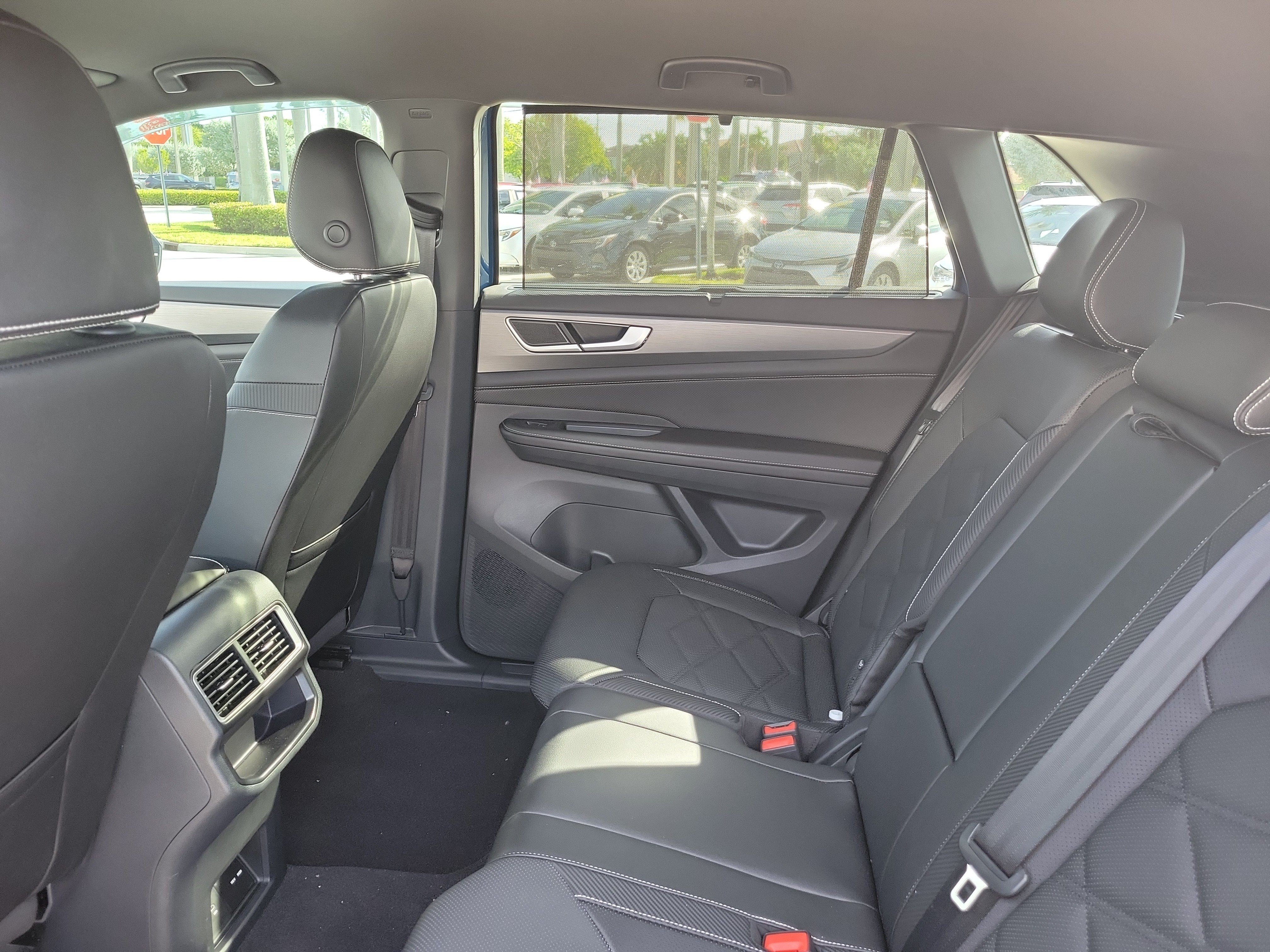 Used 2025 Volkswagen Atlas Cross Sport SE FWD image 15