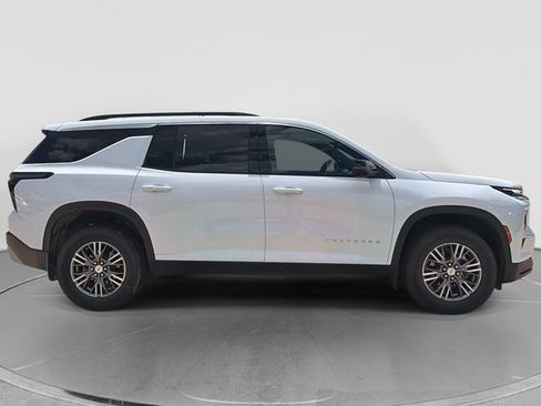 Used 2026 Chevrolet Traverse LT w/ Driver Confidence Package AWD/4WD image 2