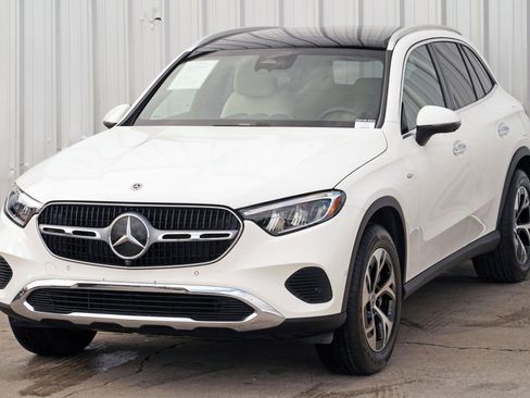 Used 2025 Mercedes-Benz GLC 350e 4MATIC image 56