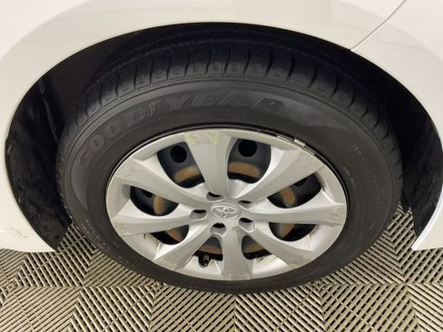 Used 2021 Toyota Corolla LE image 11