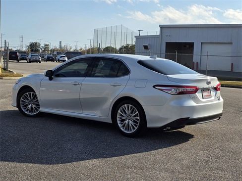 Used 2019 Toyota Camry XLE image 4