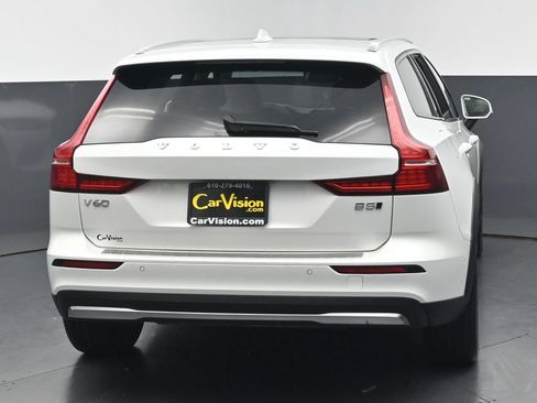Used 2025 Volvo V60 B5 Cross Country Plus AWD/4WD image 4