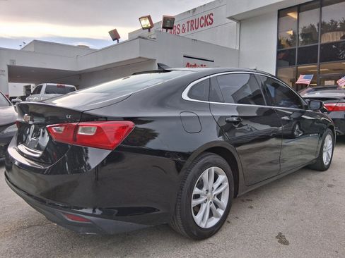 Used 2018 Chevrolet Malibu LT FWD image 3
