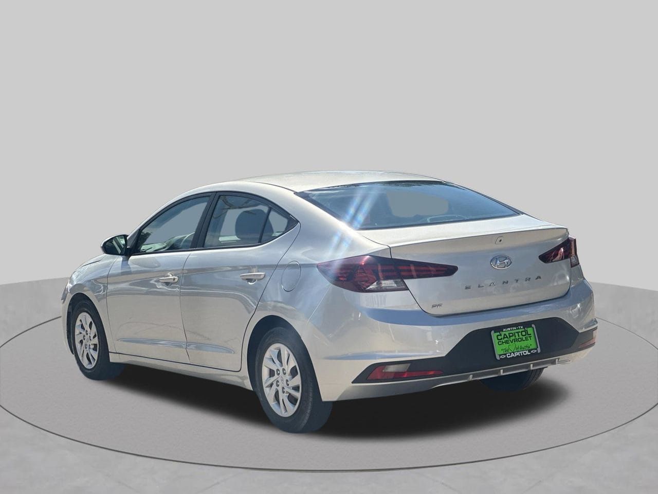 Used 2019 Hyundai Elantra SE FWD image 3