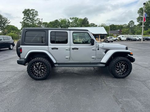 Used 2020 Jeep Wrangler Unlimited Sahara AWD/4WD image 5