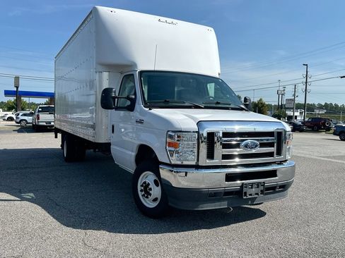 Used 2022 Ford E-450 and Econoline 450 Super Duty RWD image 2