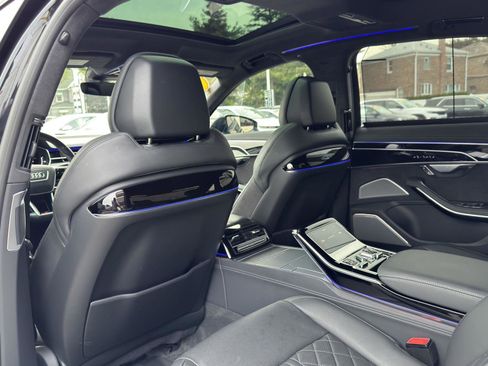 Used 2022 Audi S8 AWD/4WD image 37