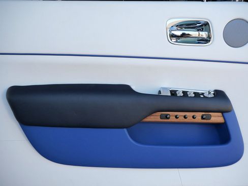 Used 2019 Rolls-Royce Wraith image 28