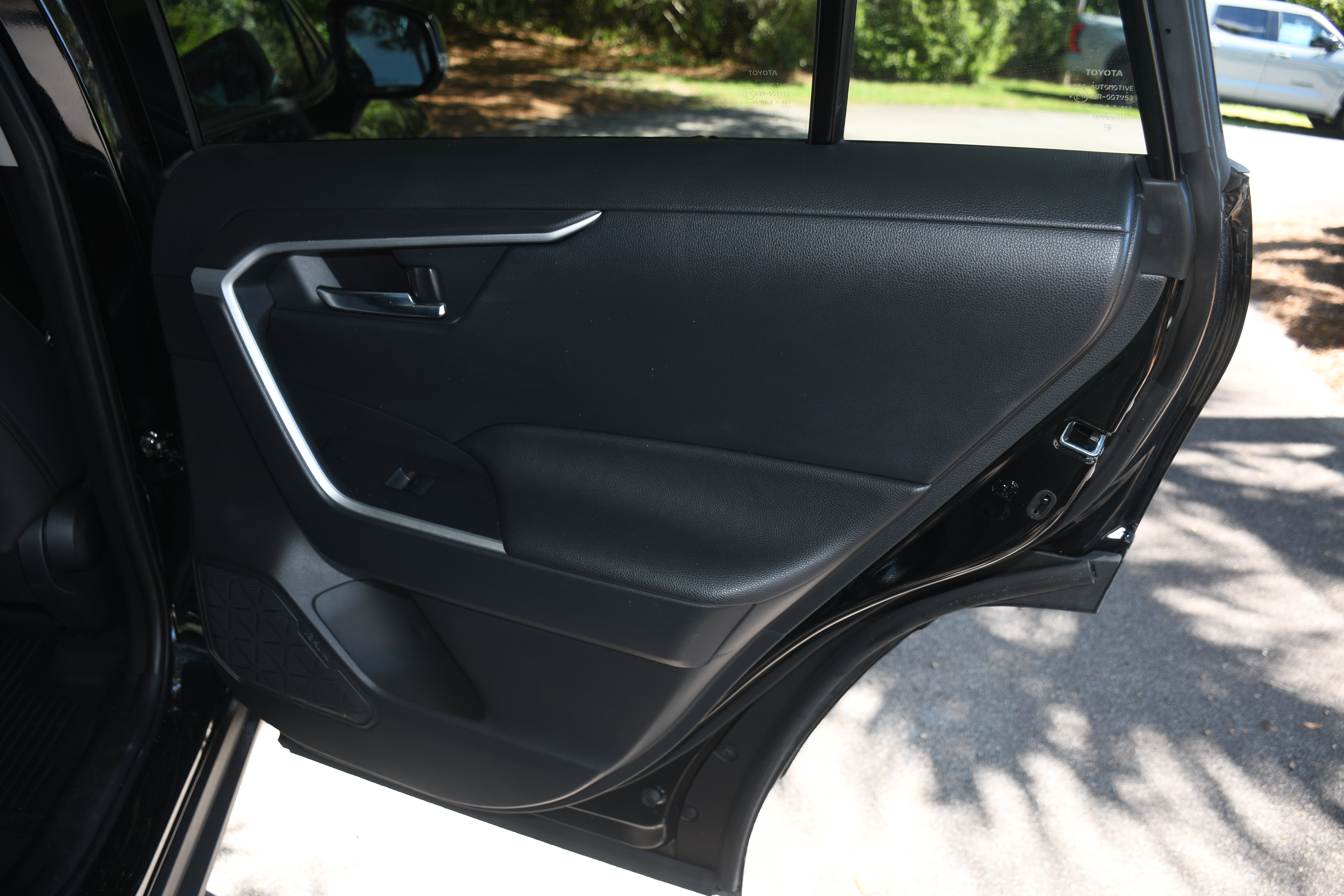 Used 2022 Toyota RAV4 XLE Premium FWD image 22
