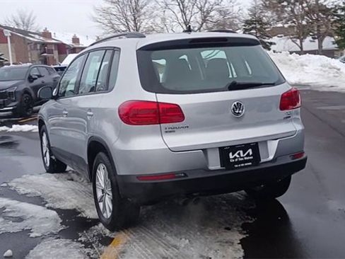 Used 2018 Volkswagen Tiguan Limited w/ Premium Package image 9