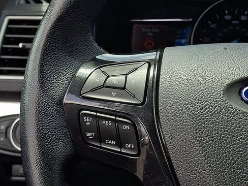 Used 2017 Ford Explorer XLT w/ Equipment Group 202A FWD image 17