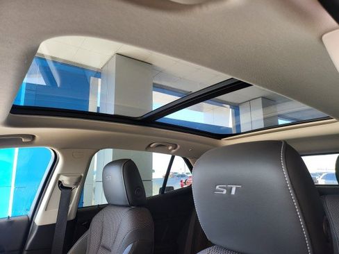 Used 2022 Buick Envision Preferred image 2