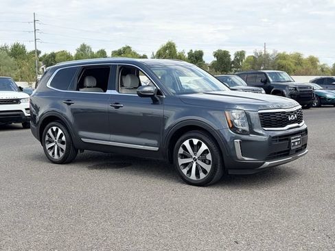 Used 2022 Kia Telluride EX w/ EX Premium Package FWD image 4