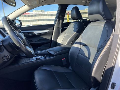 Used 2019 INFINITI QX50 Essential w/ Premium Heat Package image 13